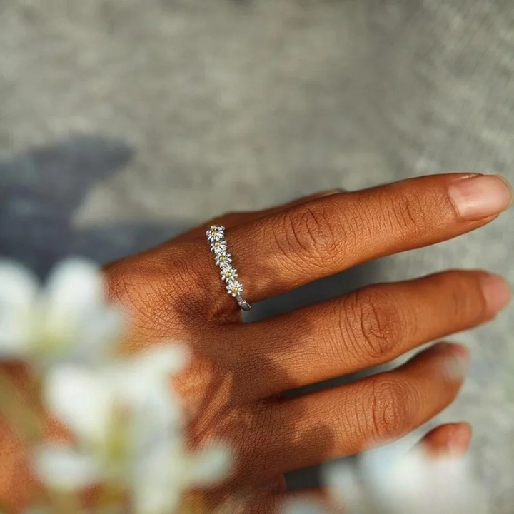 Margriet ring in adjustable silver and hand-enameled