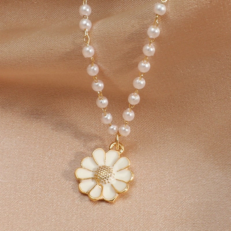 Daisy Pearl Pendant Necklace