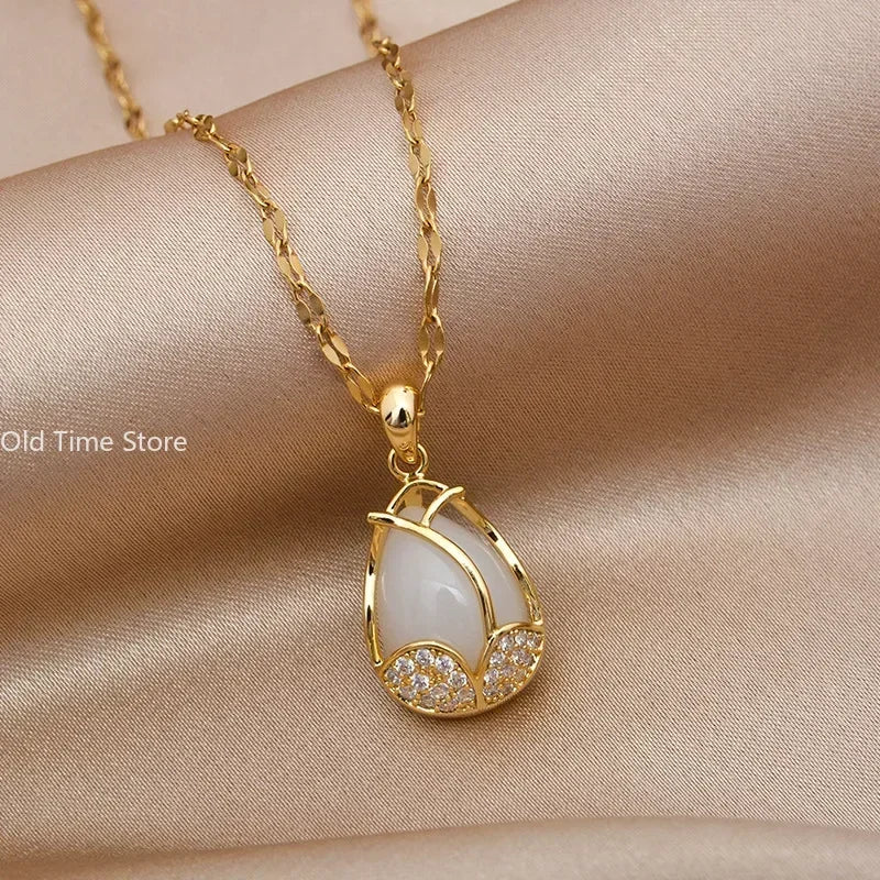 Elegant Rose Crystal and Gold Pendant Necklace