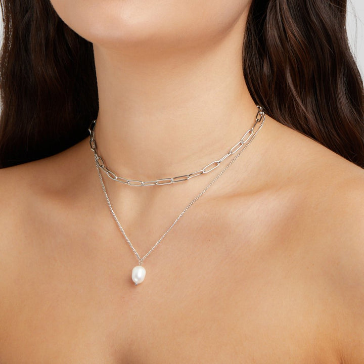 Elegant Necklace with Hanging Pearls