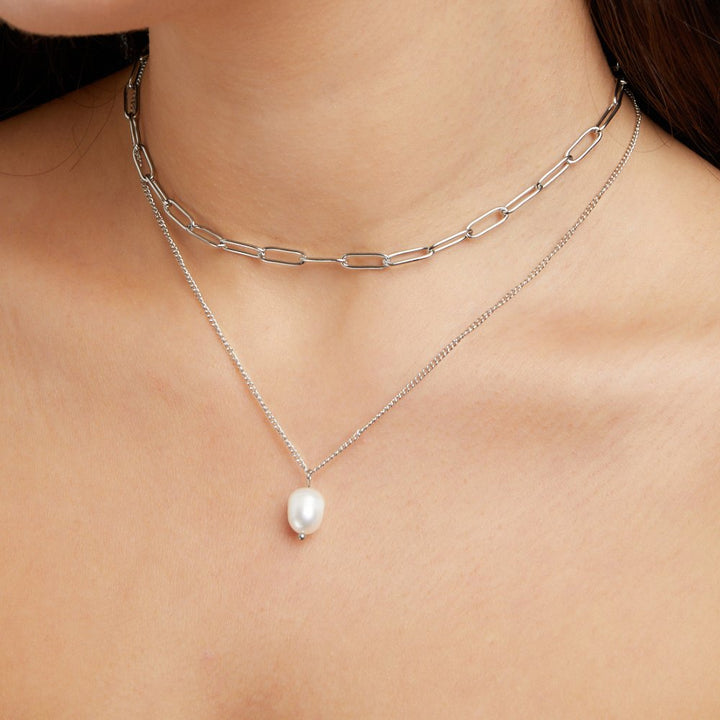Elegant Necklace with Hanging Pearls