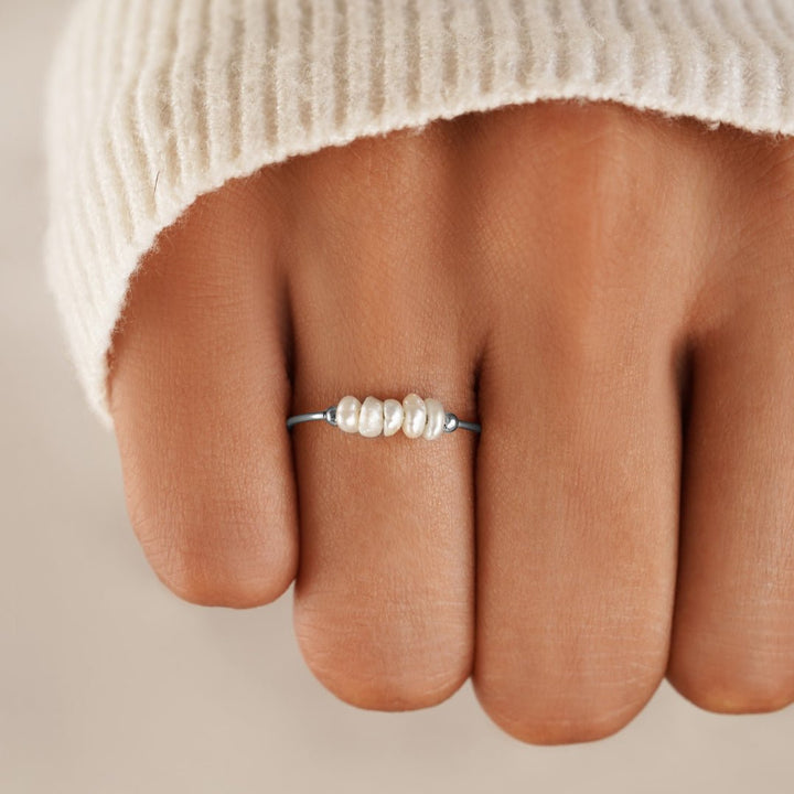 Silver ring with classic freshwater pearls