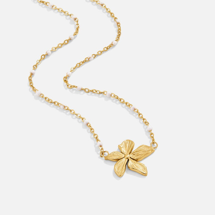 Elegant Gold Necklace with Flowers