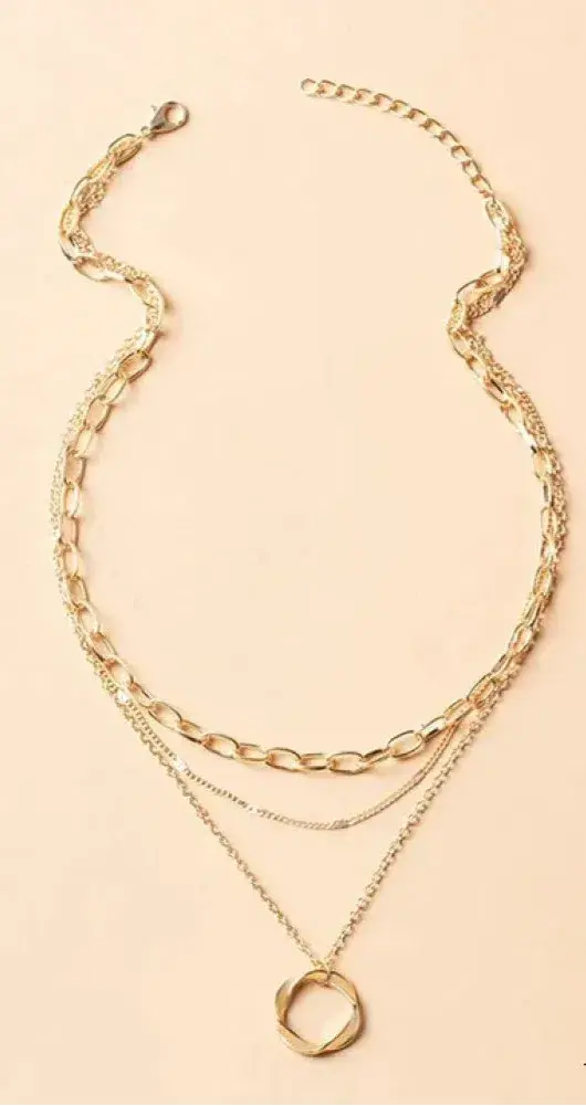 Classic Layered Gold Necklace with Pendant Design